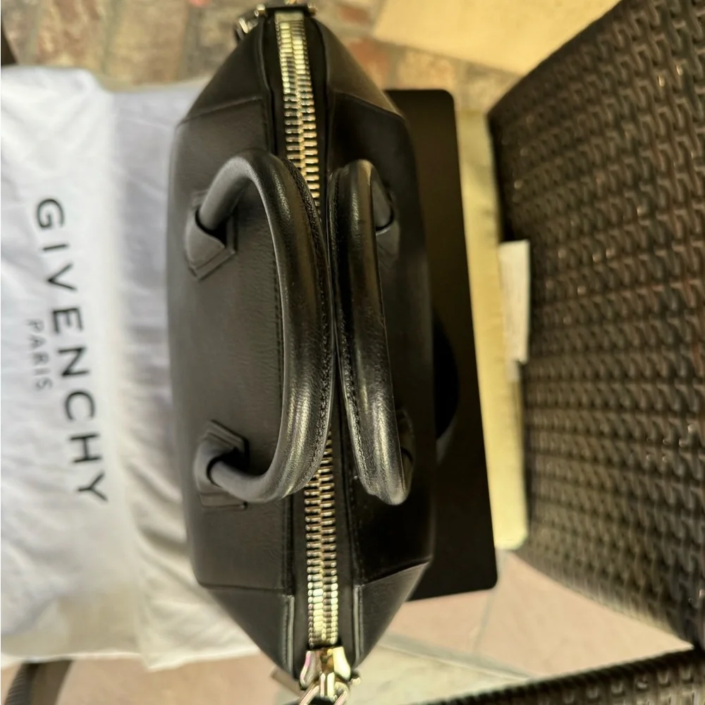 Givenchy Antigona Black Leather Bag - Picture 8 of 12